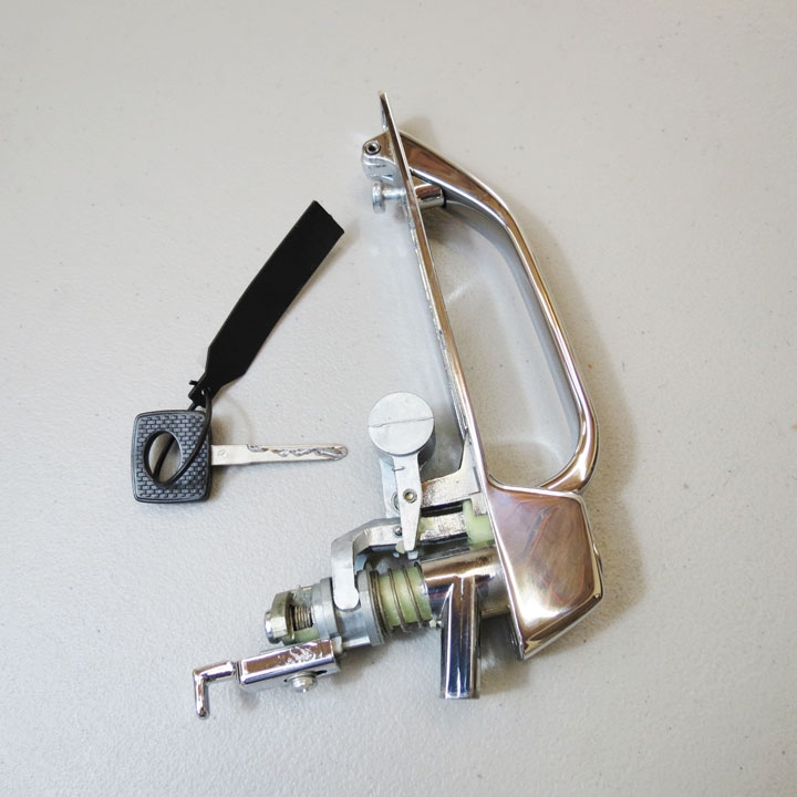 OUTSIDE DOOR HANDLE  ASSY. W/KEY