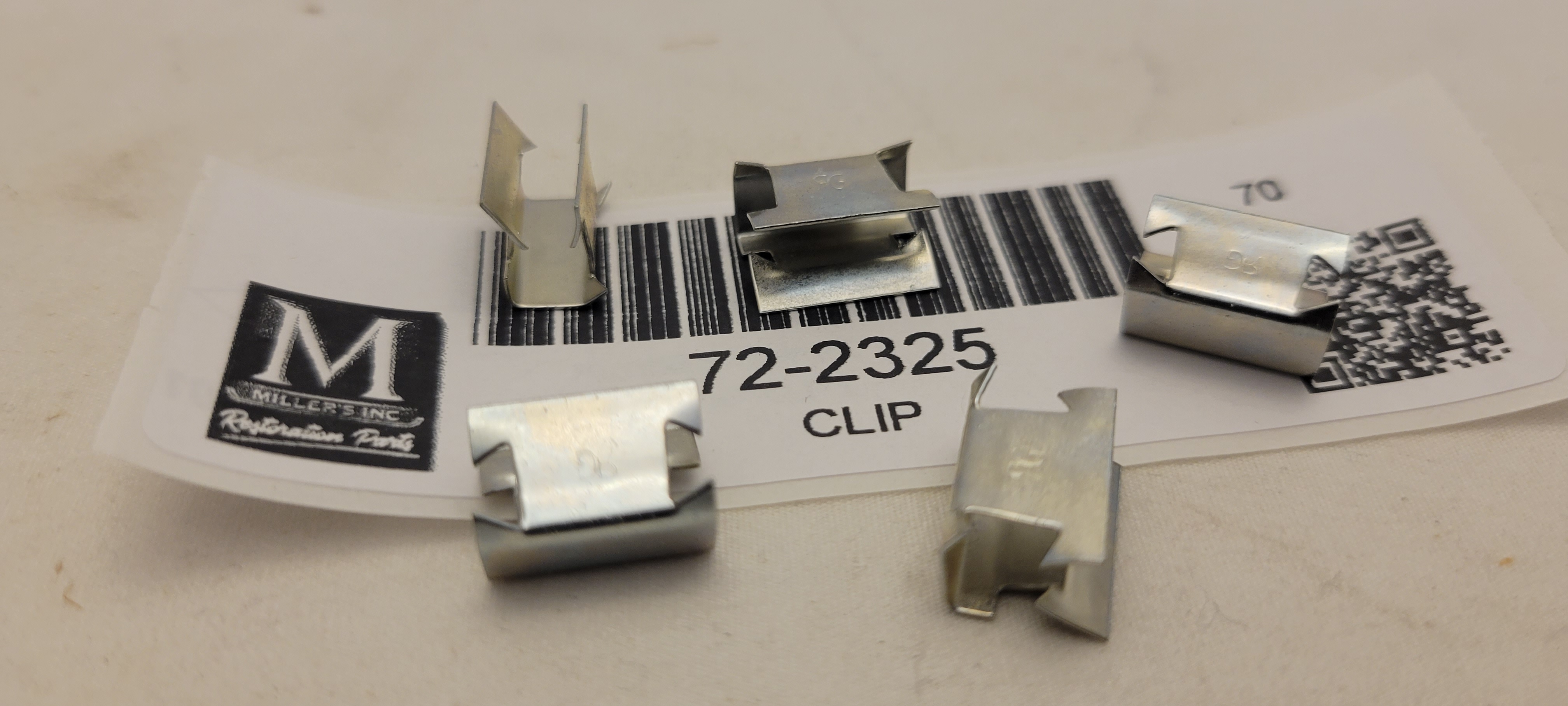 DOOR MOULDING CLIP